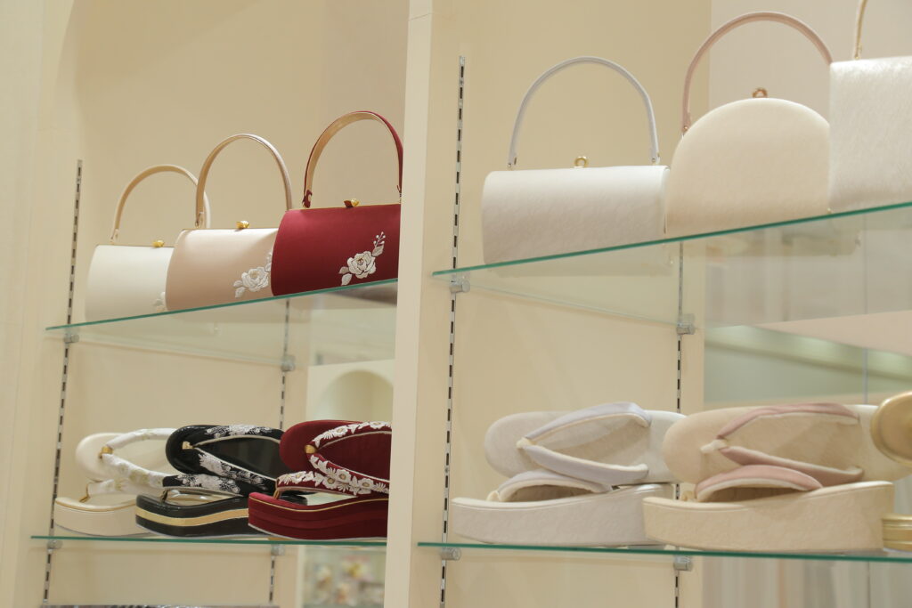 ふりそでMODEイオンモール福津店 - 成人式振袖フルセットレンタル - 前